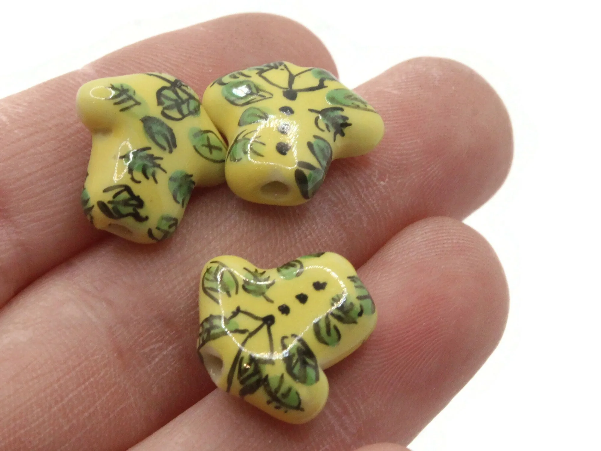 4 17mm Porcelain Hawaiian Shirt Yellow Clothing Beads