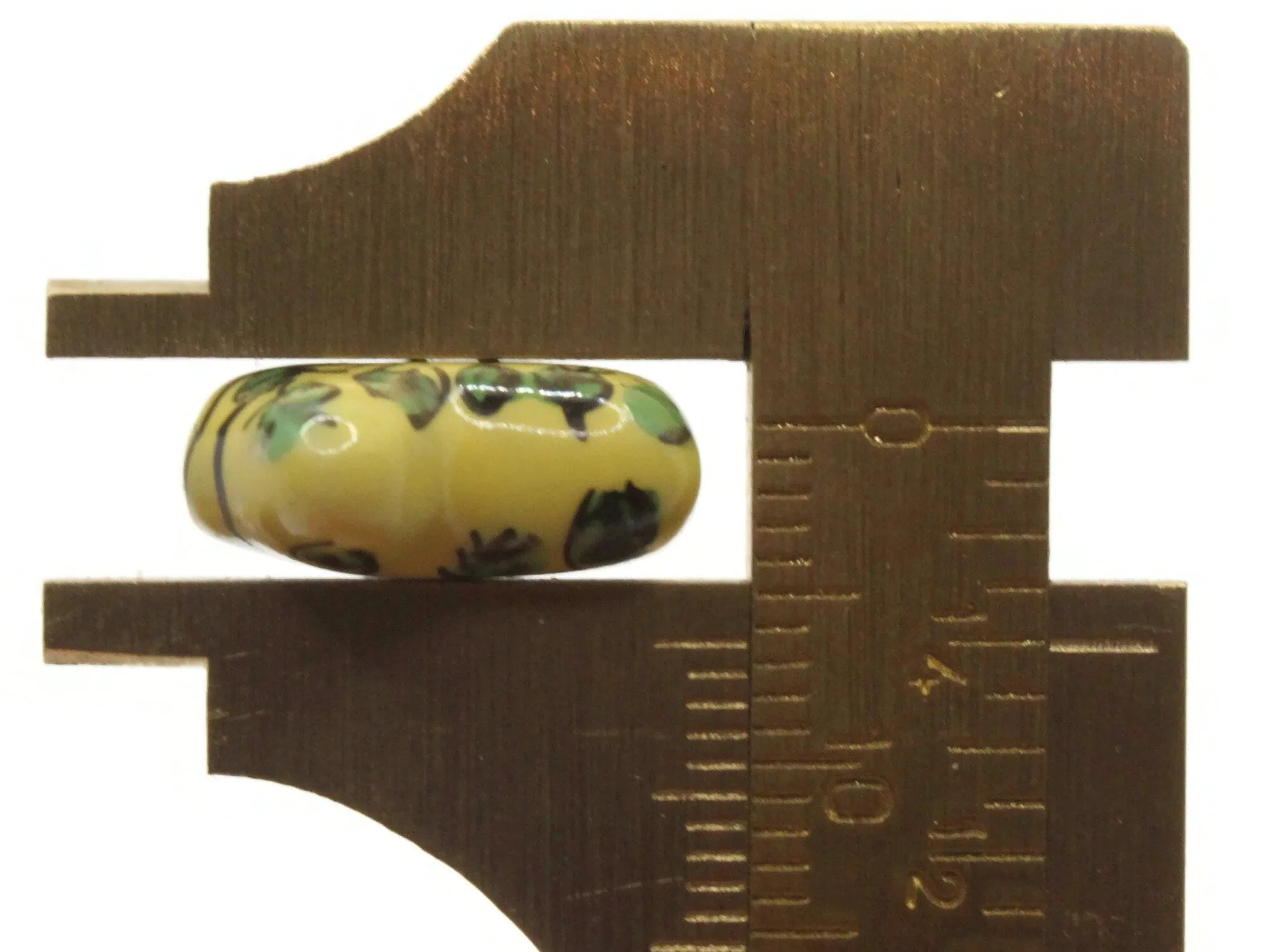4 17mm Porcelain Hawaiian Shirt Yellow Clothing Beads